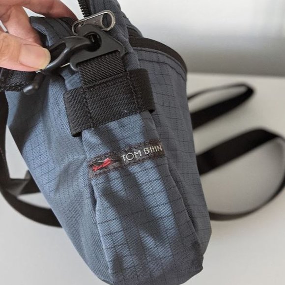 Stylish Gray Crossbody Bag - Picture 5 of 6